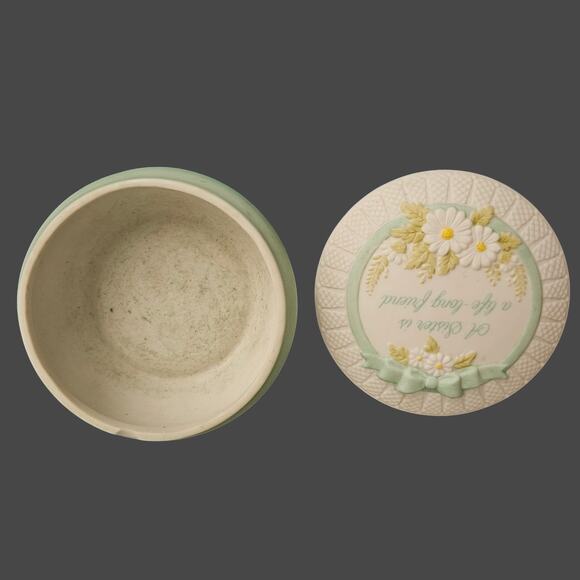 Treasures of the Heart “A Sister Is a Life-Long Friend” Box Japan – Chip on Base - Picture 3 of 4